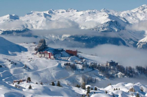 Skissim Classic - Vue Mont Blanc by Travelski Mâcot-La-Plagne